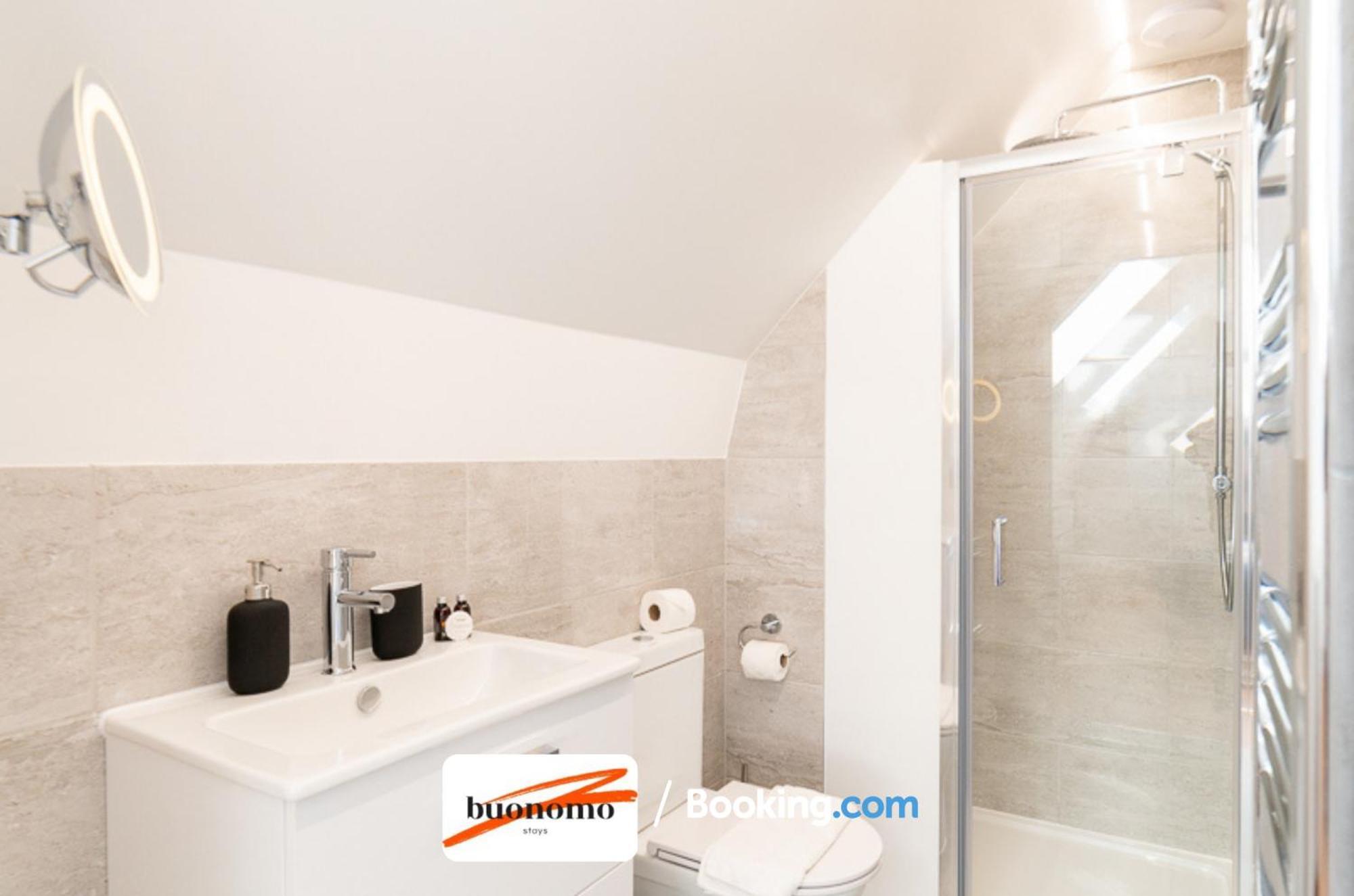 Two Bedroom Apartment At Buonomo Stays Short Lets & Serviced Accommodation لندن المظهر الخارجي الصورة
