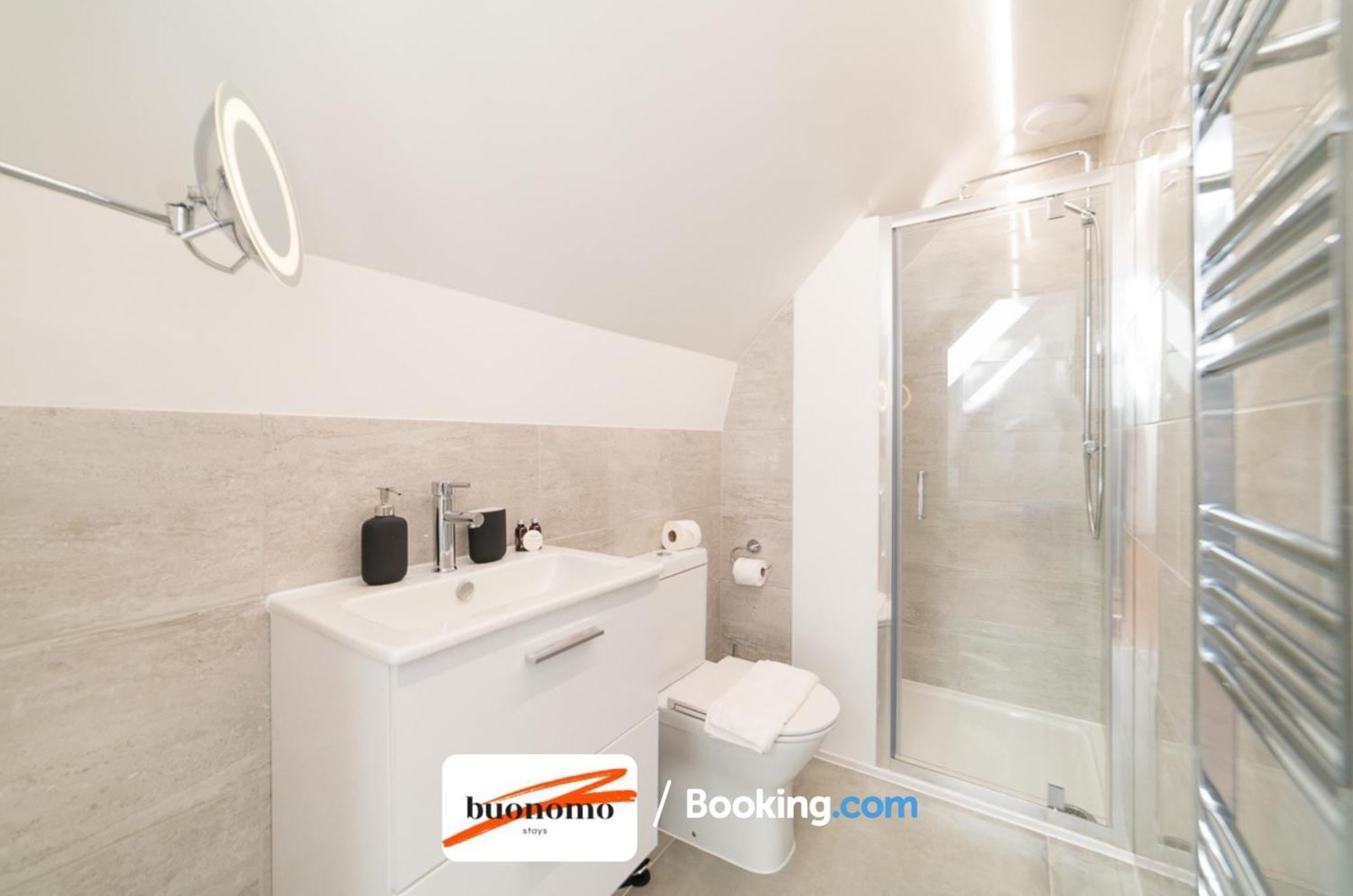 Two Bedroom Apartment At Buonomo Stays Short Lets & Serviced Accommodation لندن المظهر الخارجي الصورة